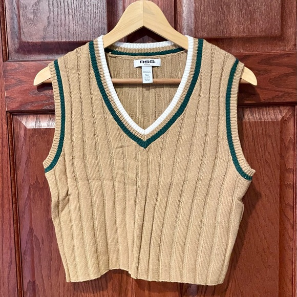 Tilly’s RSQ Tan and green cropped sweater vest size medium - Picture 2 of 6